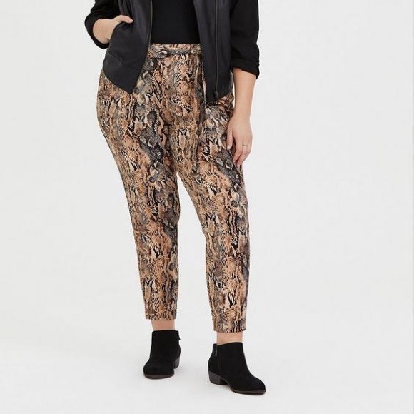 Torrid Animal Snakeskin Print Pull-On Taper Stretch Crepe High-Rise Pants 1X - Picture 2 of 13